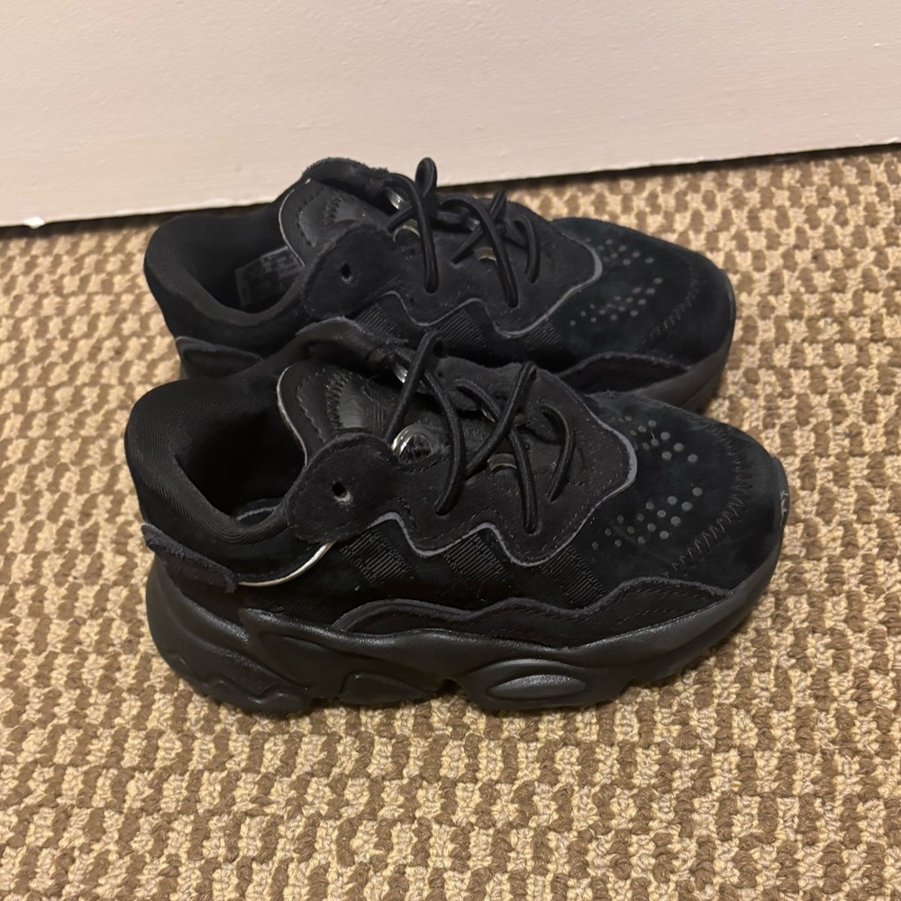 Toddler Adidas. Black. Size 8c